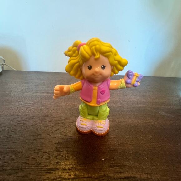 Fisher Price Little People Camping Figures Sarah Lynn, Maggie, Elena 2007 Picnic - Picture 4 of 13